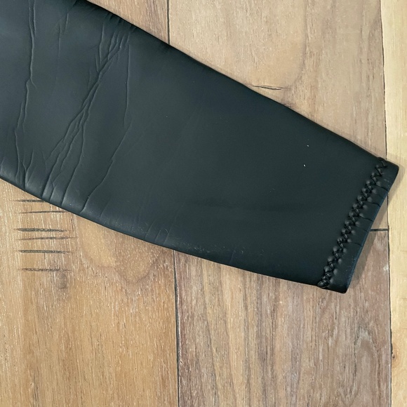 Excellent Condition Women's Long Sleeve Wetsuit - Picture 10 of 12